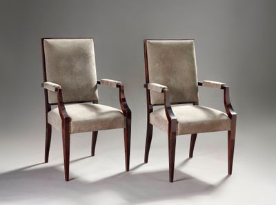 Dans le style d'André ARBUS Paire de fauteuils néoclassiques…