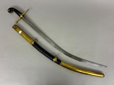 deux épées avec des poignées dorées et noires sur une surface blanche