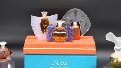 LALIQUE, Ensemble de flacons miniatures de parfum comprenant…
