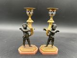 paire de figurines anciennes en bronze représentant Cupidon jouant de la flûte