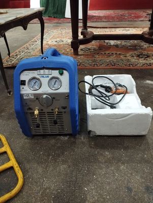 Une station de récupération des fluides frigorifiques de mar…