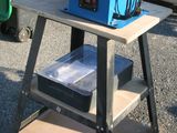 une machine posée sur une table