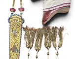 une photo d'une paire de chaussures posée à côté d'une autre paire de chaussures