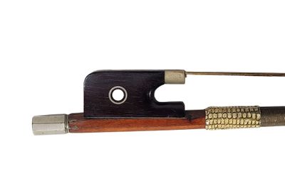 ARCHET de violon 1/2 en bois et monture en maillechort.