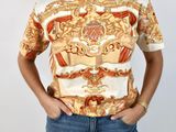 versa versa versa t - shirt in white with gold and red print