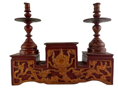 deux bougies posées sur une table