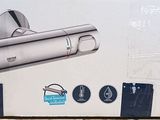 une boîte sur laquelle est représenté un téléviseur