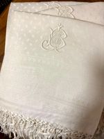 10 serviettes en lin damassé frangé et brodé du blason JOB