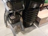 une table sur laquelle est représenté un terrain de football, dans un magasin
