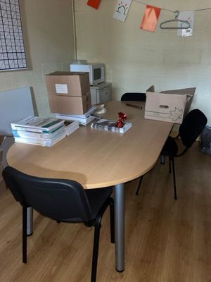 Lot de mobiliers de bureau comprenant :