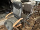 two chairs that are sitting next to each other in a room