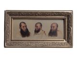 une vieille photo de trois hommes barbus dans un cadre doré