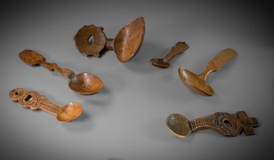a lot of wooden objects that are on a table