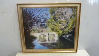 une image d'une peinture représentant un pont sur une rivière