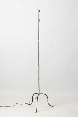 TRAVAIL 1960 Lampadaire tripode à fût bagué en métal laqué n…
