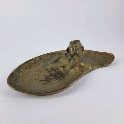 Gyula BETLEN (1879-1962) Un vide-poche coupe en bronze oblon…