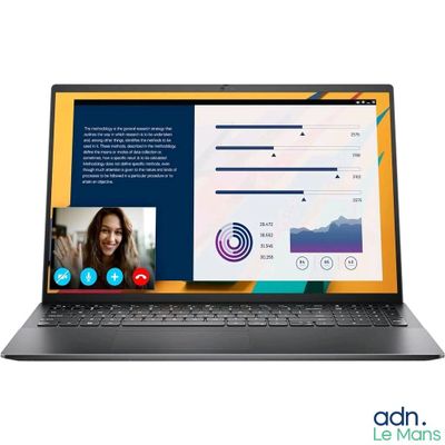 Ordinateurs portables Lenovo dont l'écran affiche la photo du visage d'une femme