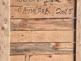 a wooden crate with a sign on it that says ferret en italia