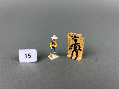 figurine représentant un cow-boy debout à côté d'un panneau portant le numéro 15