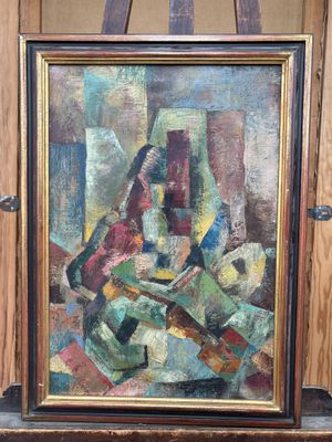 une peinture à l'huile représentant une femme assise sur une chaise devant un tableau