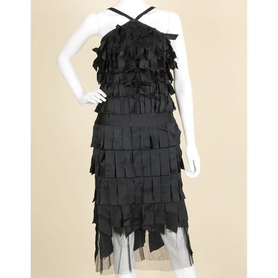 CHANEL, Robe à bretelles croisées en tulle noire brodée de r…