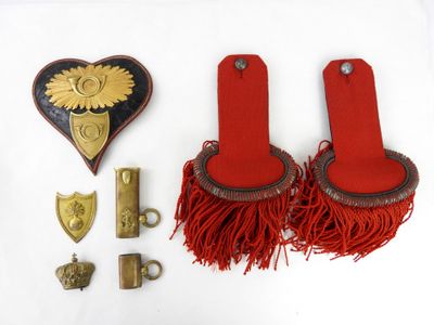 ÉQUIPEMENTS. Ensemble composé d'une paire d'épaulettes de so…