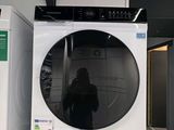 une photo d'une machine à laver et d'un sèche-linge dans un magasin