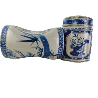 paire de salières et poivrières en porcelaine bleue et blanche