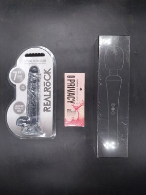 deux types différents de sextoys dans le coffret
