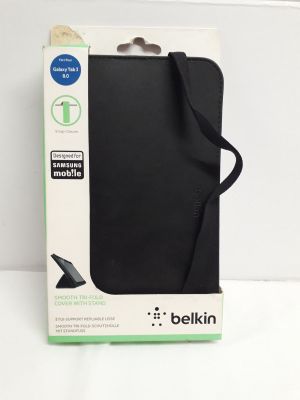 le dos d'une coque de téléphone portable noire dans une boîte