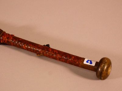 Canne de berger dite "makhila", pommeau en bois teinté, poig… - Photo 1