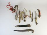 a lot of different types of knives on the table