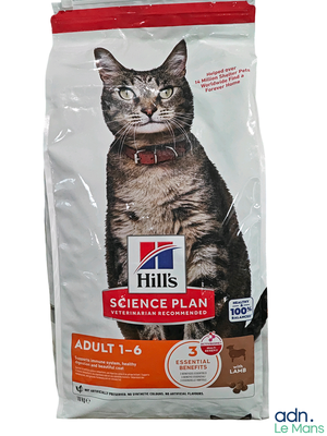 un sac de croquettes « Hill's Science Plan » pour chats adultes sur fond blanc