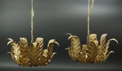 paire de lustres en feuille d'or, milieu du XXe siècle