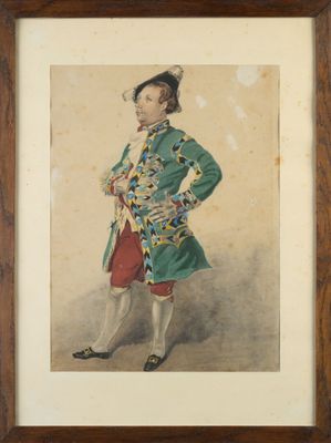 une vieille photo d'un homme vêtu d'un manteau vert et d'un short rouge