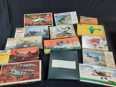 many different types of airplanes on display on the table