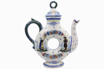 QUIMPER HENRIOT Théière sur piédouche en faïence émaillée po…
