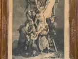 une vieille photo représentant un tableau où l'on voit un groupe de personnes tenant une croix