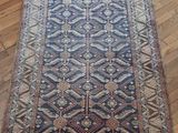 un tapis qui se trouve sur le sol d'une pièce
