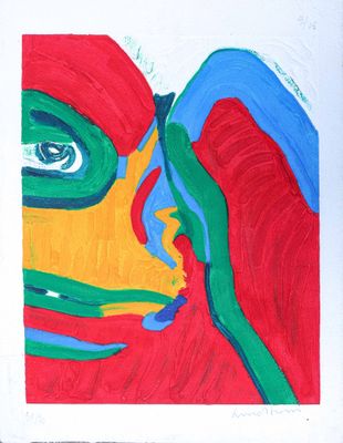 peinture abstraite représentant le visage d'une femme sur un fond rouge, jaune, vert et bleu