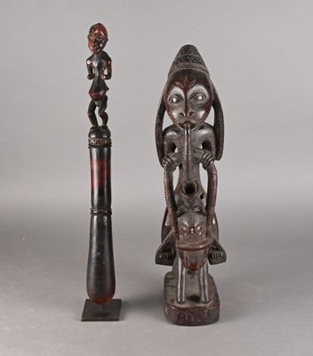 paire de figurines africaines sculptées représentant une femme et un homme