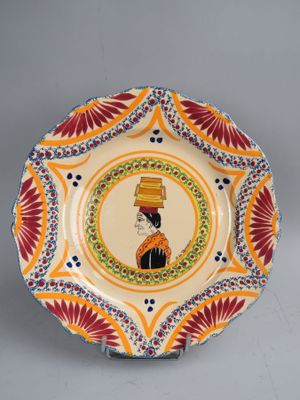 Jacques LE TANNEUR (1887-1935), Assiette à décor de femme, s…