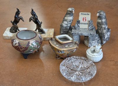 a lot of items that are sitting on a table