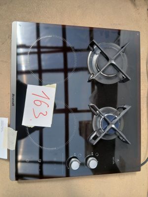 une photo d'une plaque de cuisson en verre équipée de deux feux