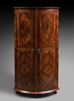 PARIS, XVIIIème Haute encoignure en placage de palissandre à…