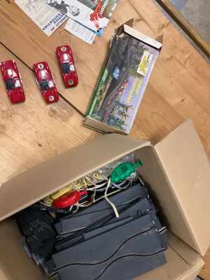 Circuit de véhicule de courses miniatures « circuit 24 ».  3 voitures. - Photo 1