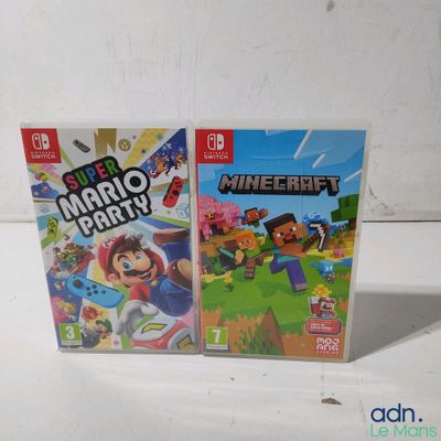 deux jeux Nintendo Wii posés sur une table blanche