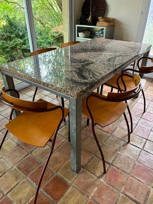 a table with four chairs around it in a room