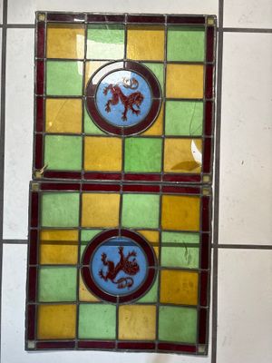 PAIRE DE VITRAUX en verre coloré et plomb. - Photo 1