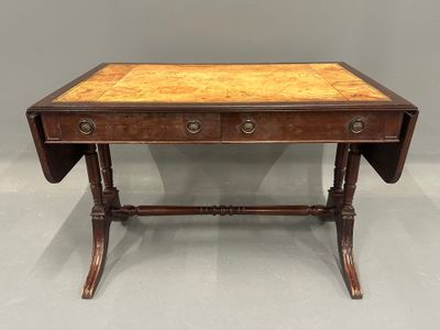 BUREAU plat à deux volets latéraux rabattables en acajou et …